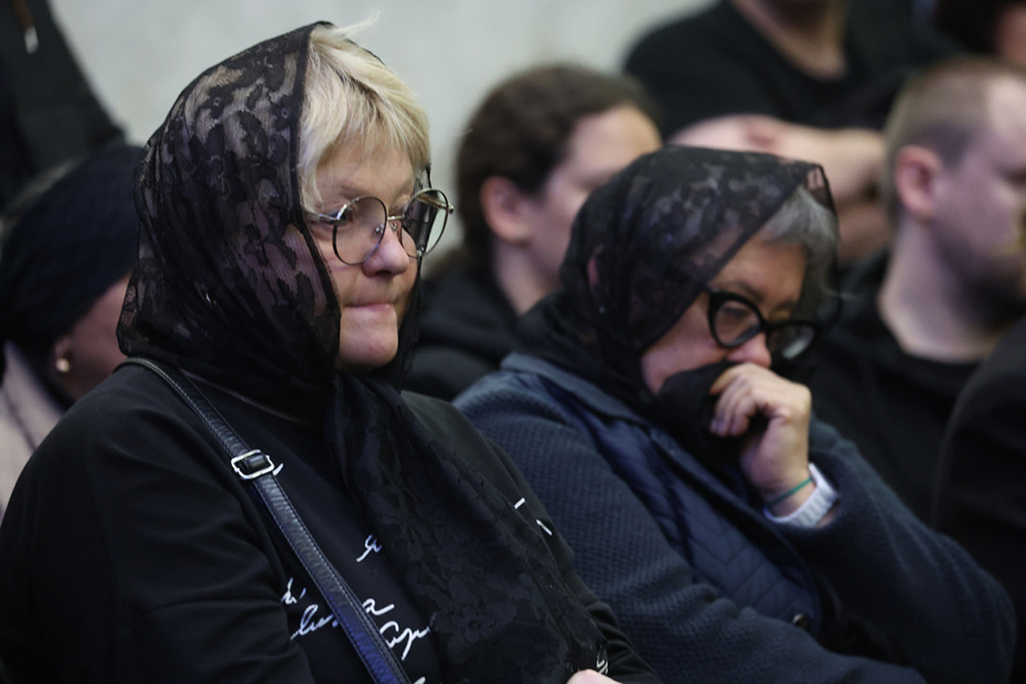 Церемония прощания с Романом Поповым в зале прощаний ЦКБ на улице Маршала Тимошенко