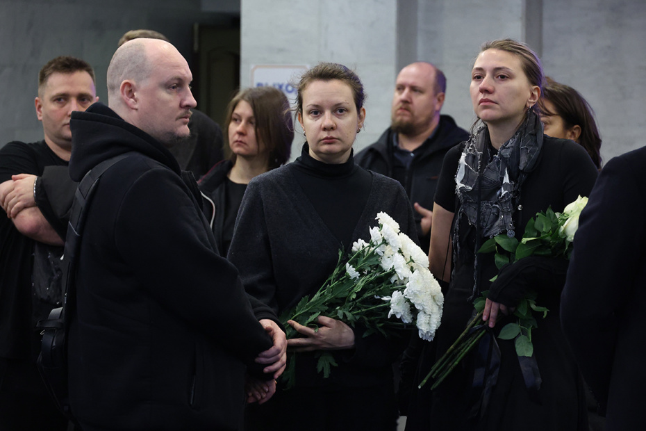 Церемония прощания с Романом Поповым в зале прощаний ЦКБ на улице Маршала Тимошенко