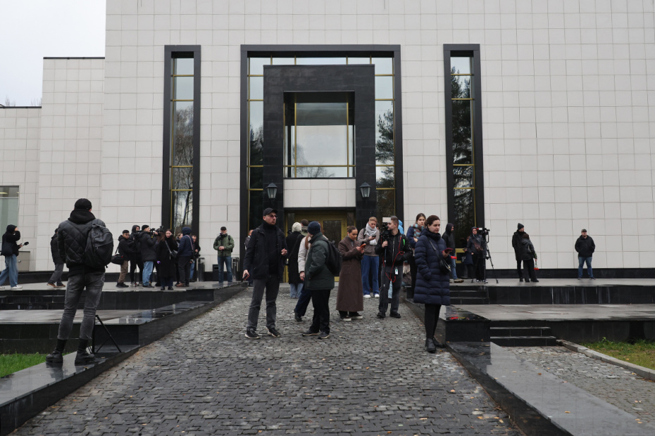 Церемония прощания с Романом Поповым в зале прощаний ЦКБ на улице Маршала Тимошенко