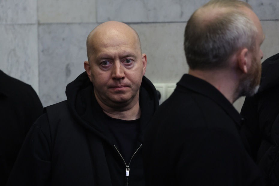 Сергей Бурунов на церемонии прощания с Романом Поповым в зале прощаний ЦКБ на улице Маршала Тимошенко