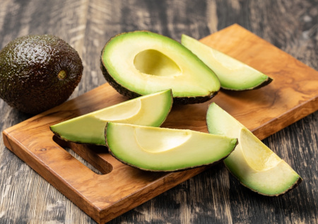 Авокадо — эликсир молодости на вашей кухне: как плод творит чудеса с кожей и волосами за 30 дней