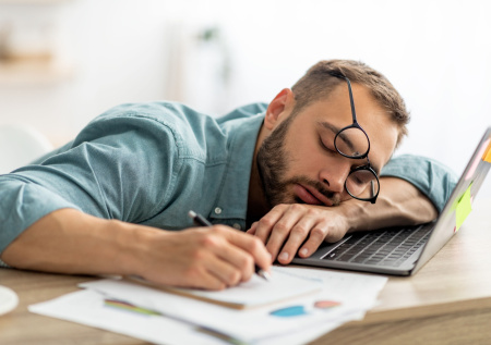 Психолог перечислил неочевидные причины хронической усталости