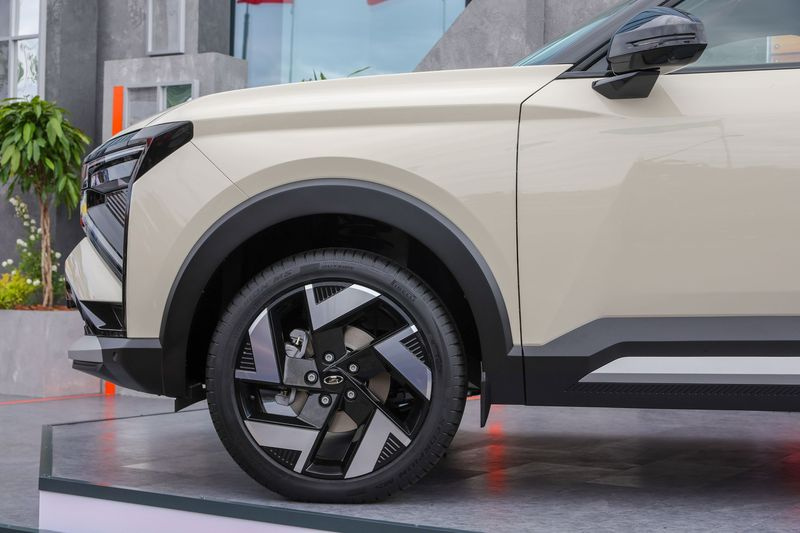 Презентация автомобиля «Лада Азимут» на XXVIII Петербургском международном экономическом форуме на территории конгрессно-выставочного центра (КВЦ) «Экспофорум»