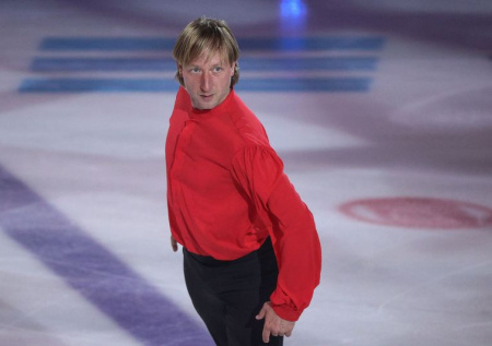 Пластика лица, война с Ягудиным, три сына: как живет Плющенко