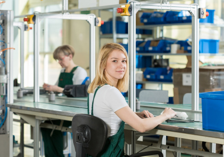 В Госдуме назвали способ привлечь зумеров на заводы