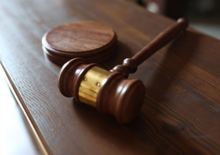 Суд отказался арестовать лихача, сбившего людей на остановке