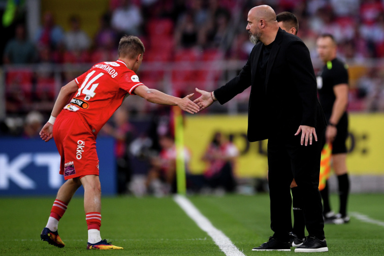 Илья Самошников («Спартак») и главный тренер красно-белых Деян Станкович