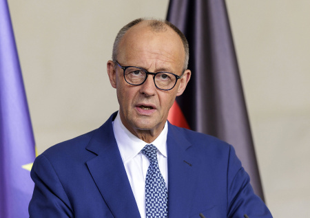 Мерц «взорвал» Германию «расистскими» заявлениями и отказался от извинений