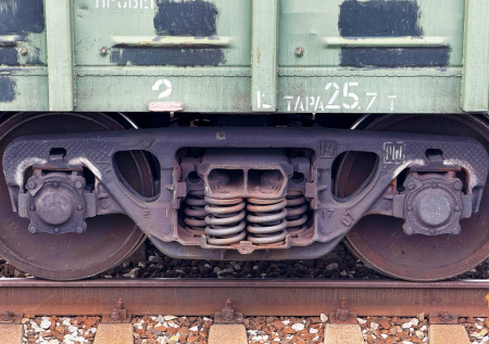 Сразу пять вагонов сошли с рельсов в Мурманске