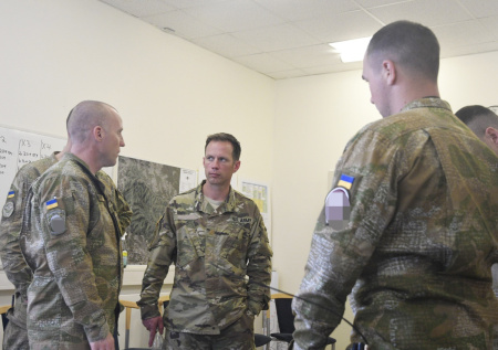 Военэксперт ответил, каких иностранцев ГУР хотело вывезти из Красноармейска