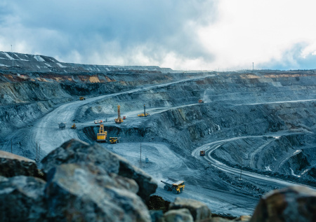 «Со скоростью света»: США хотят избавиться от связанной с КНР зависимости