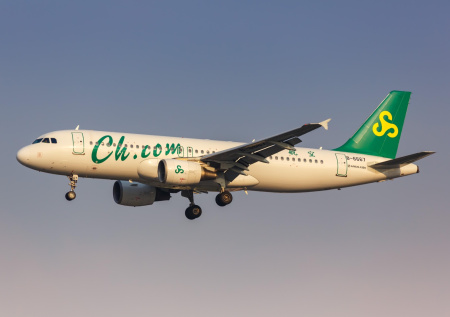 «Воздушные тетушки»: авиакомпанию обвинили в эйджизме и сексизме