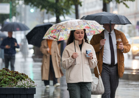 Обильные ливни и тепло до +12? Погода в Москве в начале недели: чего ждать