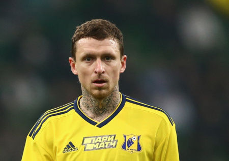 «Запасаемся попкорном»: известного футболиста заподозрили в изменах жене