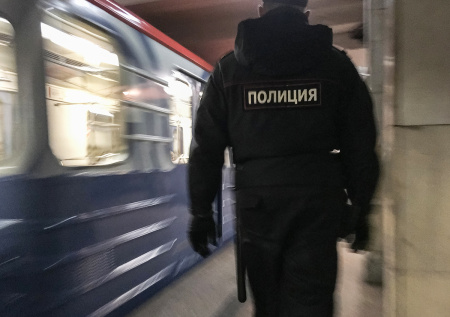 Столичное метро остановилось из-за человека на путях