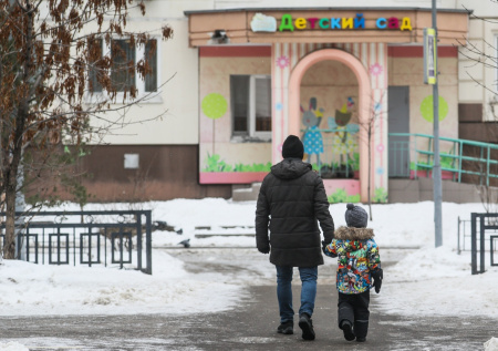 Воспитательница детсада истязала детей и попала в кадр