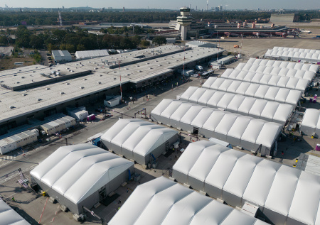 В самом сердце Европы закроют крупный центр для украинских беженцев