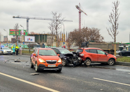 Появились кадры с места массового ДТП в Москве, где пострадал ребенок