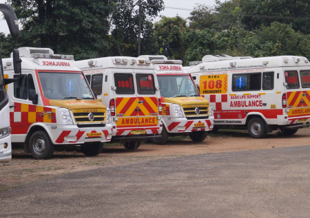 Свыше 20 человек погибли при столкновении автобуса с грузовиком