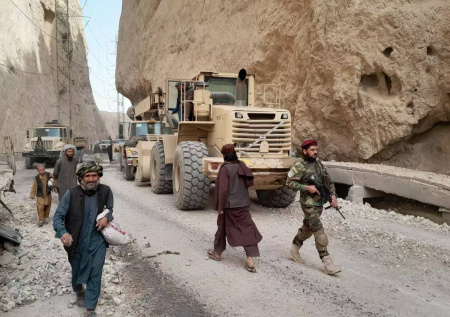 Мощное землетрясение в Афганистане попало на видео