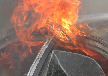 Активисты «Антифа» признались в поджоге машины депутата АдГ