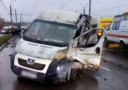 Минздрав сообщил о состоянии пострадавших после страшной аварии с трамваем