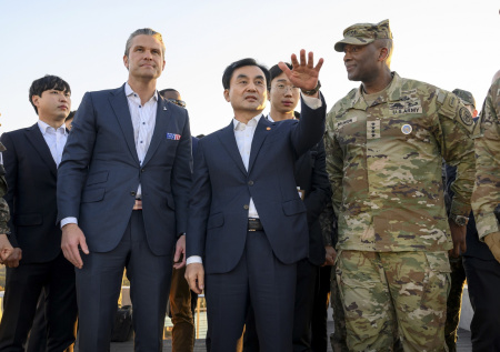 КНДР встретила главу Пентагона запусками ракет из РСЗО