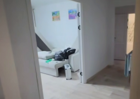 Раскрыты жуткие подробности истории о мертвой пятилетней девочке в диване