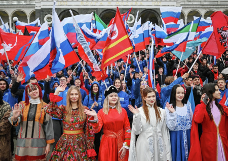 Нерушимый символ: самые яркие кадры с празднования Дня народного единства