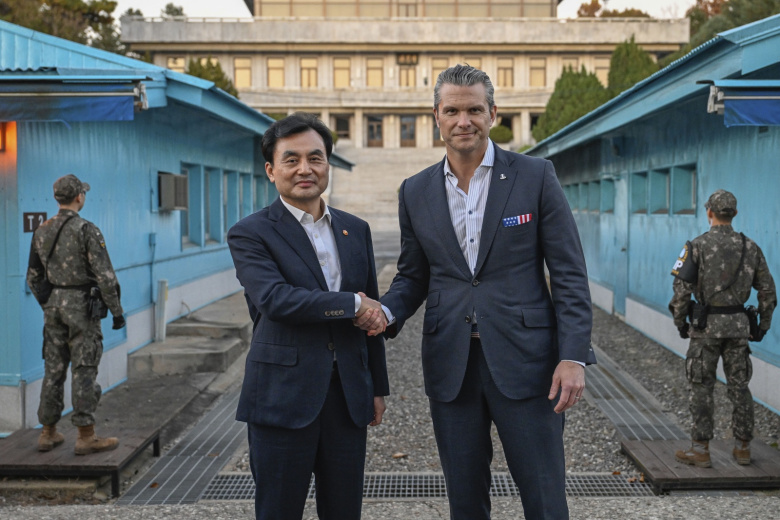 Ан Гю Бэк, Пит Хегсет