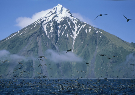 На Аляске забили тревогу из-за просыпающегося вулкана