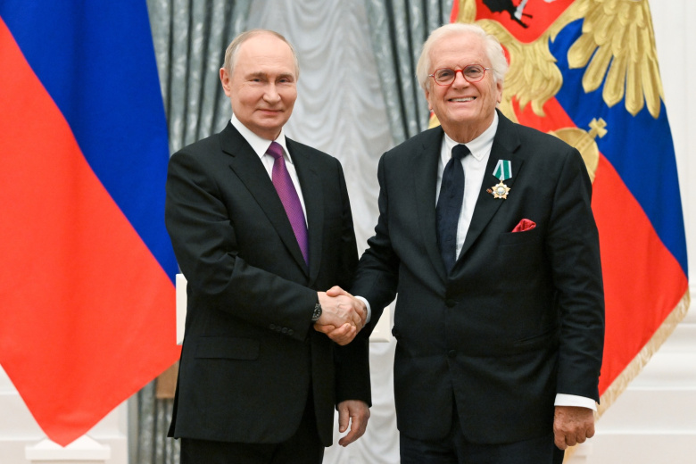 Владимир Путин (слева) и немецкий пианист Юстус Франц, награжденный орденом Дружбы