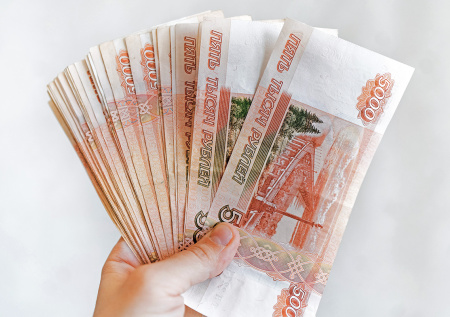 В России выросло число регионов с зарплатой больше 100 тыс. рублей