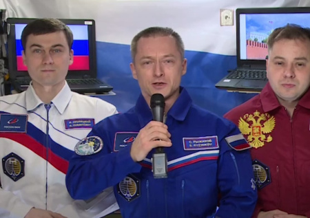 Россиян поздравили с Днем народного единства из космоса