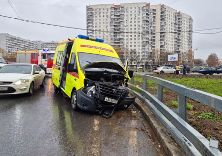 Место массового ДТП со скорой в Москве попало в кадр
