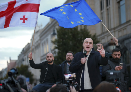 Партия Саакашвили оказалась в шаге от запрета