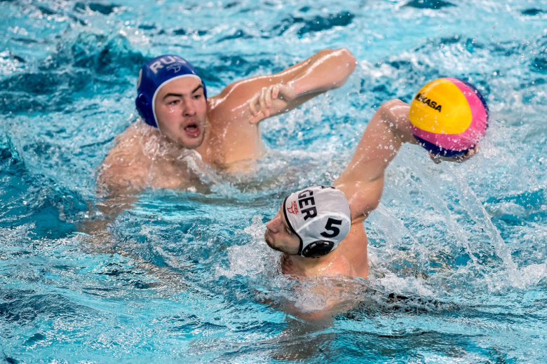 Тобиас Пройсс (в белой шапочке) из Германии и Игорь Бычков (Россия)