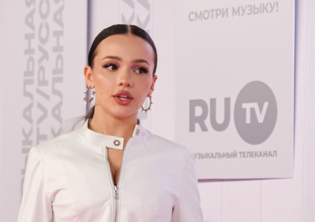 Стал известен муж Вали Карнавал