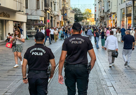 Взяла $5 и бросила сына: в Турции пропала россиянка, что известно о поисках