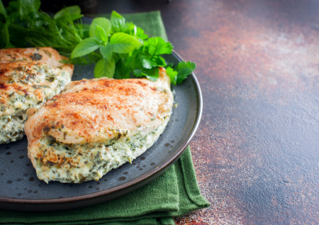 Курицу больше не жарю. Готовлю грудку в стиле «Зебра» — с виду обычные котлетки, а внутри вкуснота