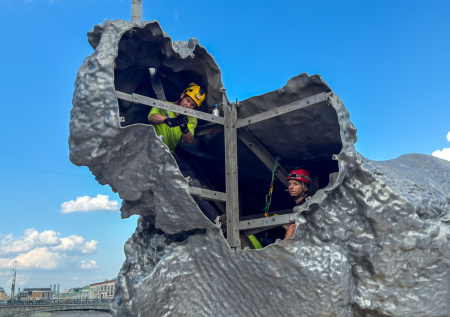 Скандальную «Большую глину» показали после переезда на новое место