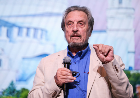 «Настоящий мужик»: отец Маска выразил восхищение деятельности Путина