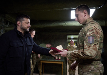 В Европе обрушились на Зеленского за награды военным с эмблемами СС