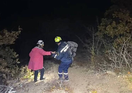 Спасатели помогли застрявшей на горе Таракташ женщине