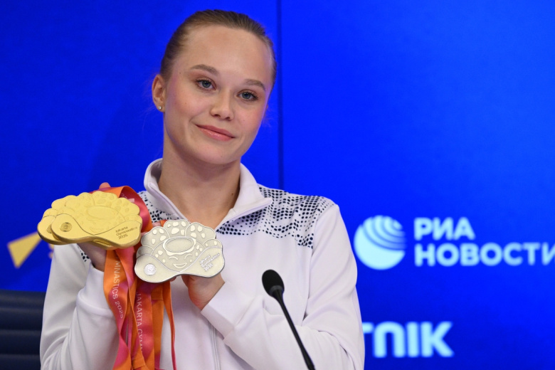 Ангелина Мельникова участвует в пресс-конференции, посвященной итогам выступления российских спортсменов на чемпионате мира по спортивной гимнастике — 2025