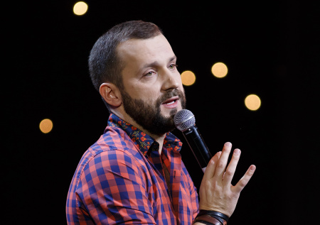 Российский стендап-комик объявил о разрыве своих связей с родиной