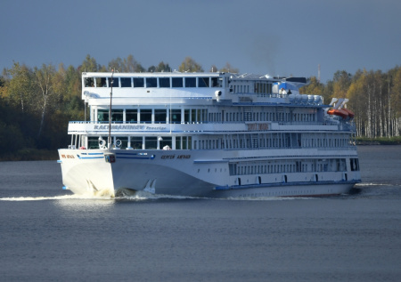 На теплоходе «Сергей Дягилев» произошло массовое отравление