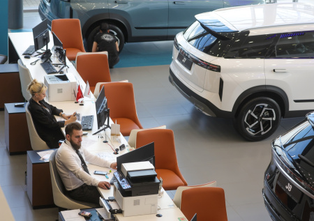 Рынок автотранспорта в России упал почти на четверть