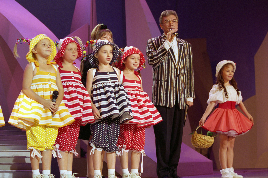 Юрий Николаев с участниками программы «Утренняя звезда»