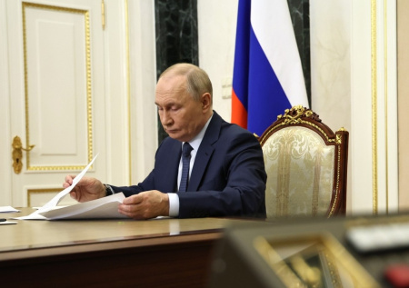 Путин расширил список военных, которым положены ежемесячные выплаты